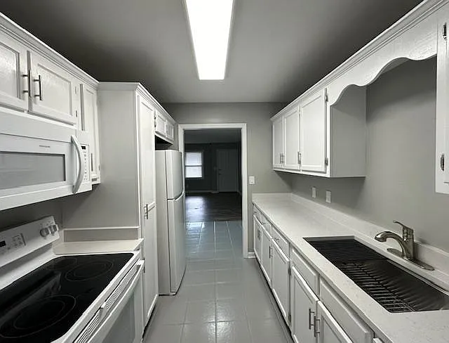 1317 Brockton Dr — Photo 2