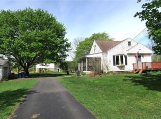 2842 County Line Rd, Middleport, NY 14105