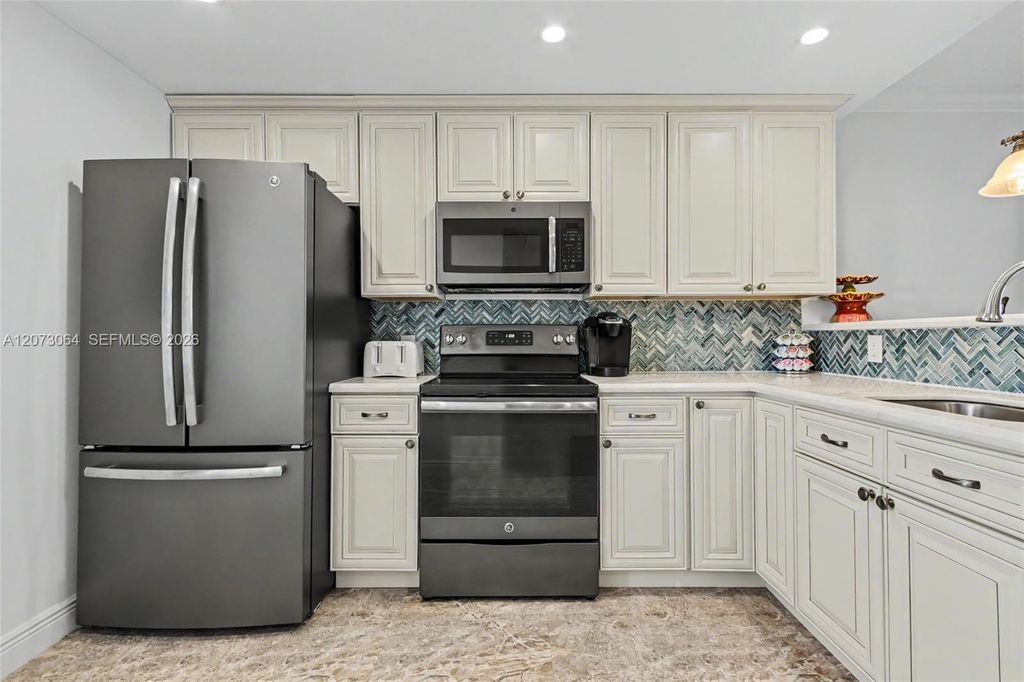 3090 N Course Dr APT 709, photo 5