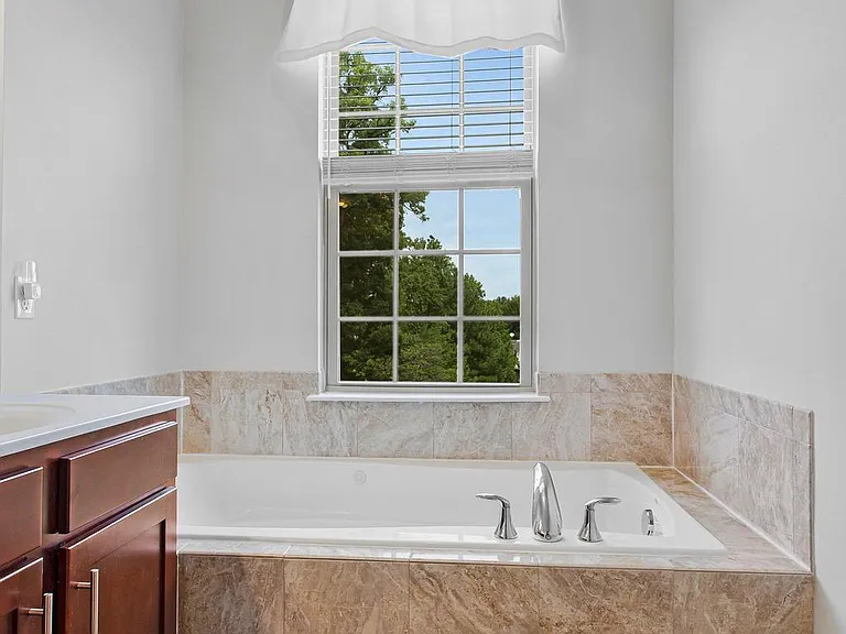 703 Skippers Ln — Photo 28