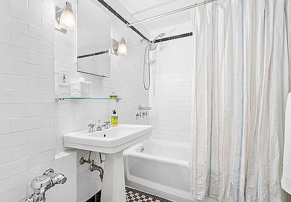 5th image of 405 W 23rd St APT 9I