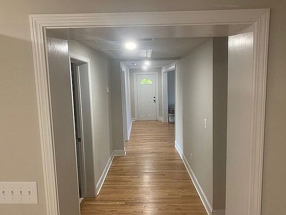 5th image of 903 1st Ave