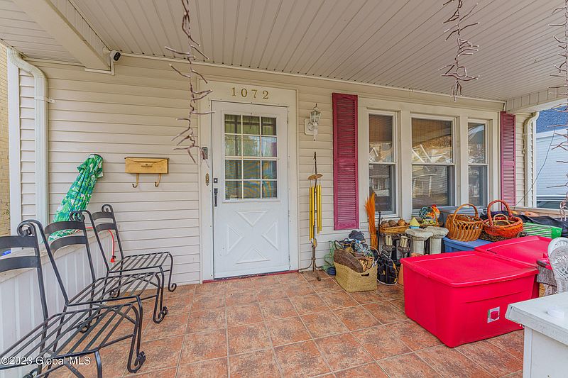 2nd image of 1072 Lakeview Avenue