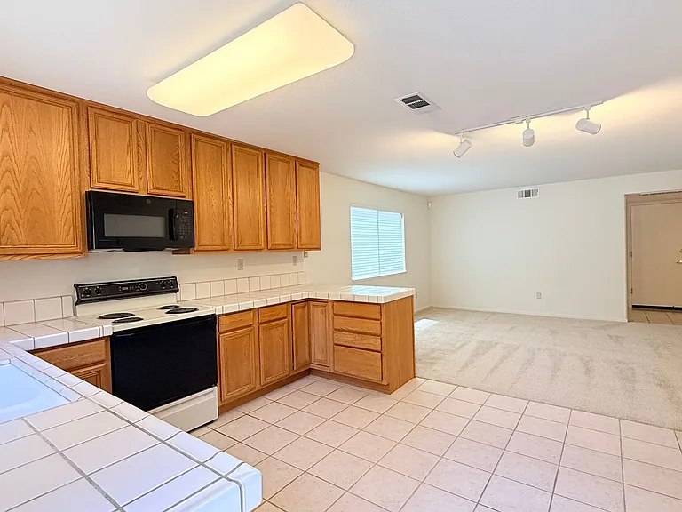 1126 Vista Pointe Cir — Photo 21