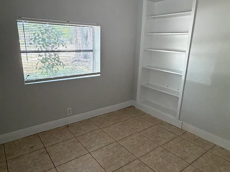 5572 SW 6th Ct — Photo 5
