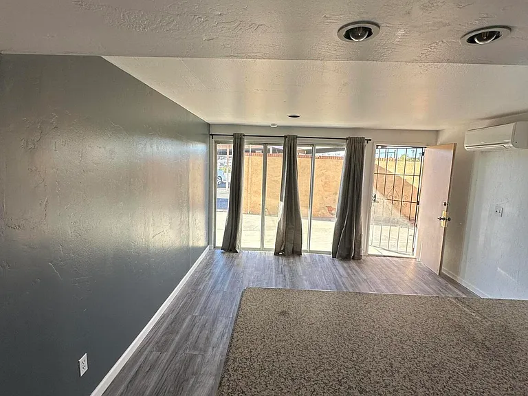 89 Acoma Blvd N #3 — Photo 5