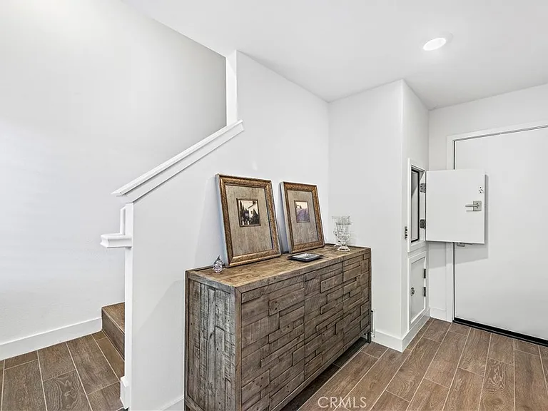 1309 Doheny Way — Photo 6