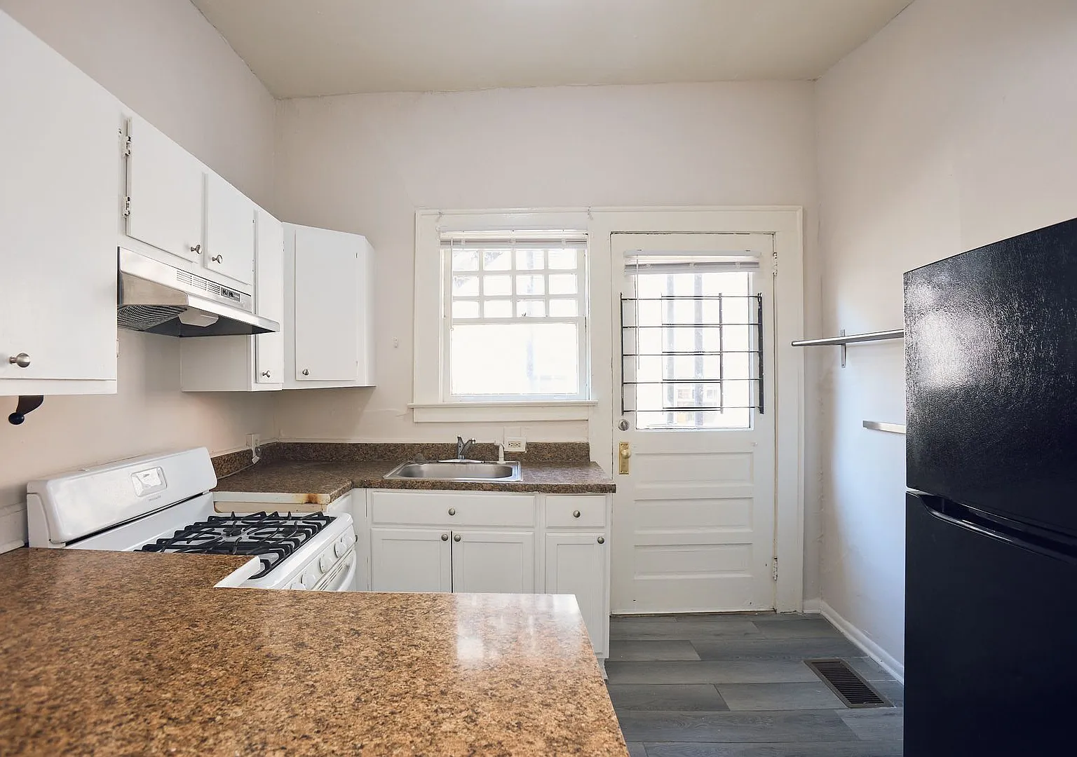 First Park Apartments — Photo 2