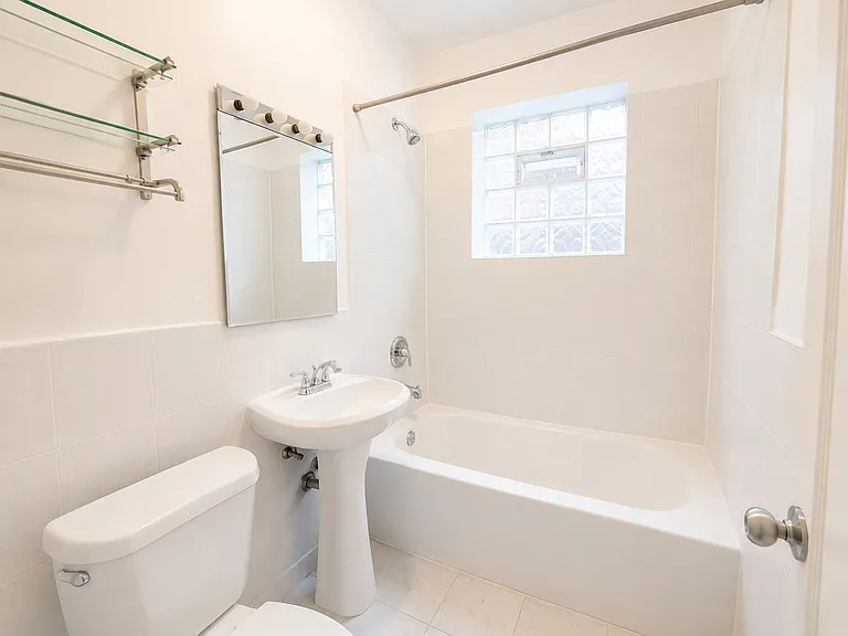 2044 W Farragut Ave #2C — Photo 11