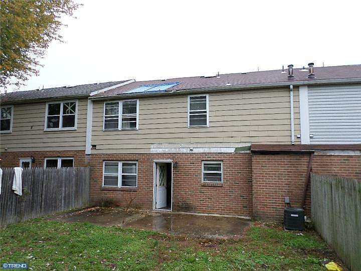 2nd image of 209 Laurel Pl
