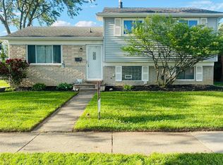 17311 Adolph St, Fraser, MI 48026