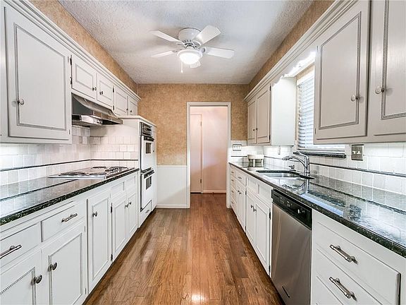 4th image of 2533 Osborne Dr