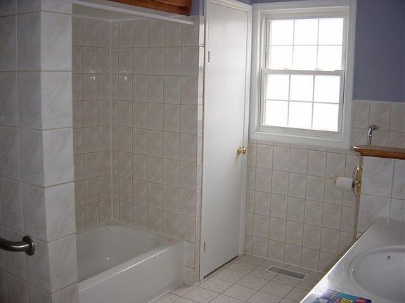 5th image of 6228 S Nagle Ave #House