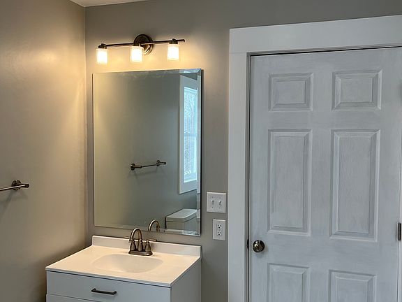 4th image of 1227 W 22nd St