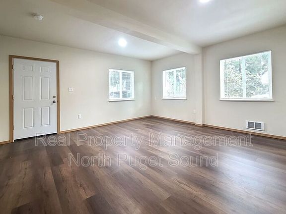 4th image of 4131 104th St NE
