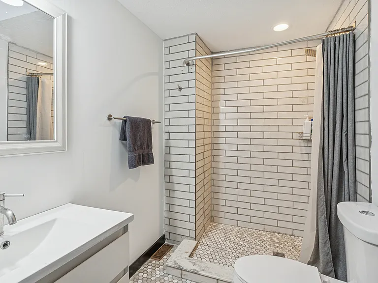 1363 W Crystal St #1RF — Photo 12