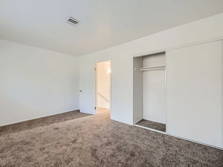 76 N 27th St #B — Photo 12
