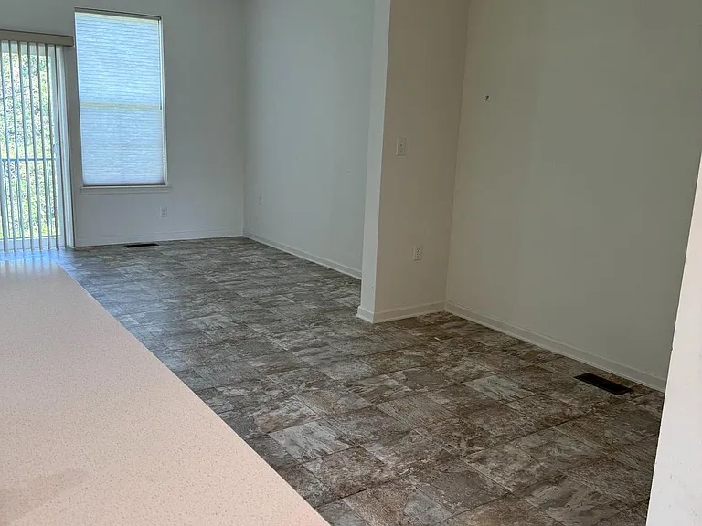 130 Metcalf Ter — Photo 24