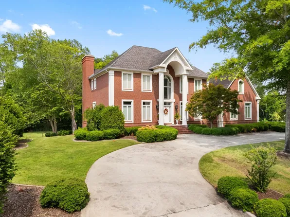 201 Riverwood Dr, Florence, AL 35634