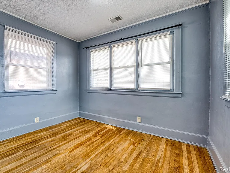 8770 Dexter — Photo 23