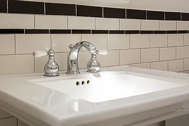 Rented by Dixon Advisory USA Inc.