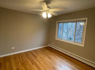8046 Knox Ave APT 2F, Skokie, IL 60076