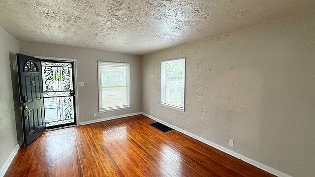 3 bed, 2.0 bath, $1,425 — Photo 3