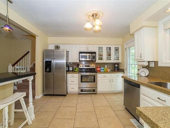 5th image of 2440 Glenheath Dr
