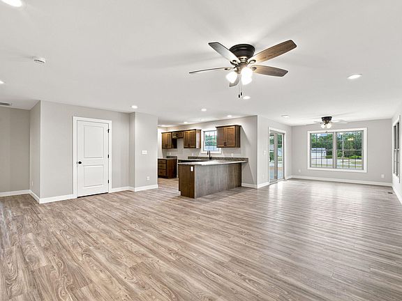 2nd image of 821 9th St SW #2A