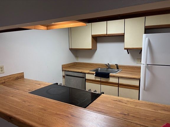 3rd image of 2177 Sandpiper St