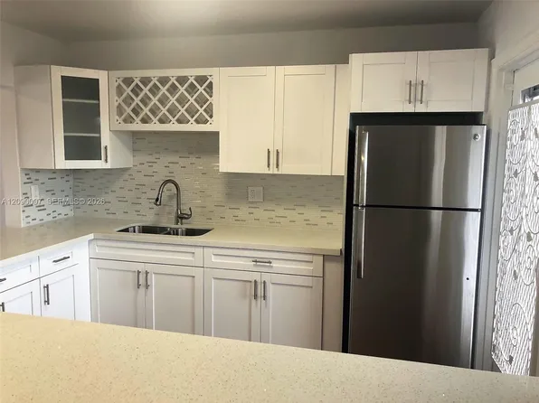 18900 NE 3rd Ct APT 515, Miami, FL 33179