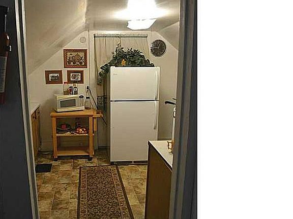 3rd image of 212 W Calthrop Ave