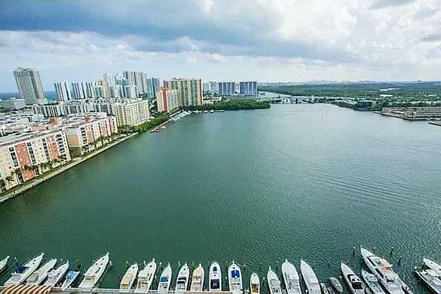 1 bed, 990 sqft, $2,550 — Photo 1