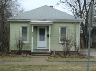 219 S Madison St, Woodstock, IL 60098