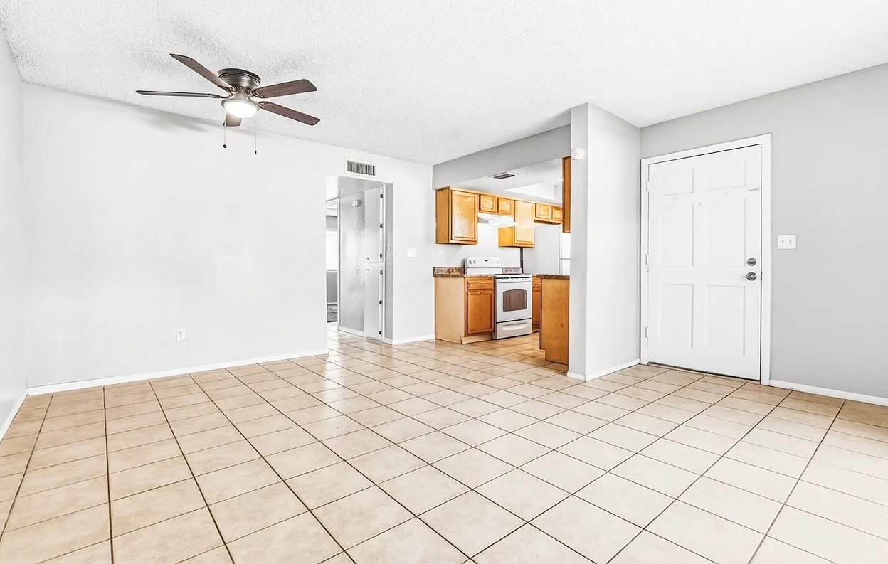 2 bed, 770 sqft, $1,000 — Photo 4