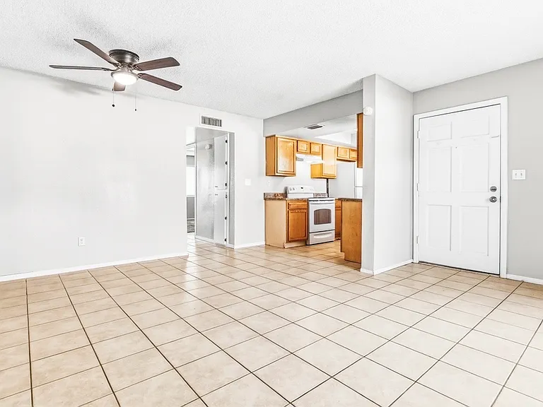 645 W Rio Salado Pkwy #101 — Photo 4