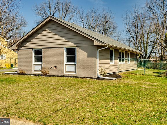 4th image of 126 Millbrook Dr