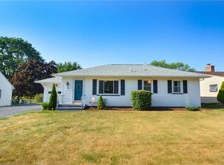 90 White Oaks Dr, Rochester, NY 14616