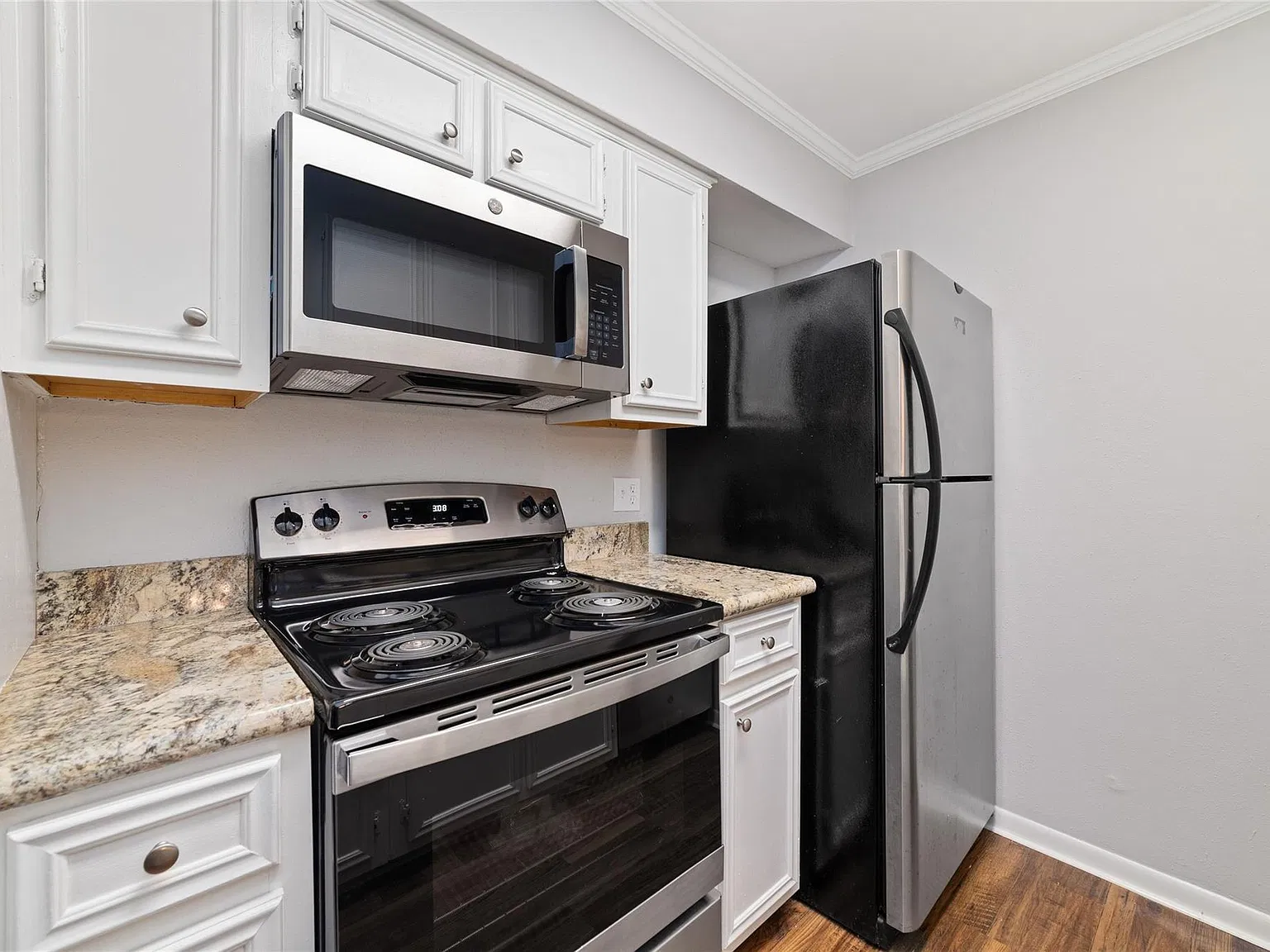 2 bed, 2.0 bath, 1080 sqft, $1,350 — Photo 3