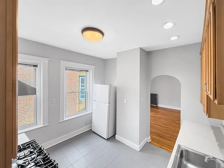 595 Centre St #3 — Photo 5