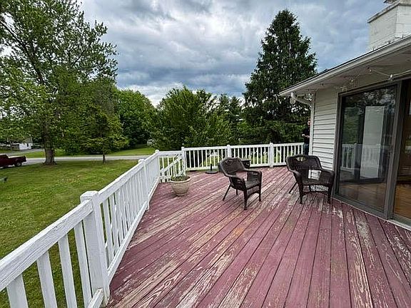 4th image of 32 Louise Ln #2