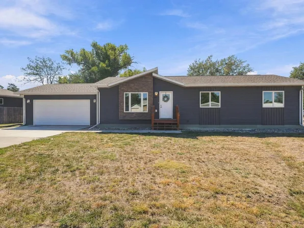 311 4th Ave, Wall, SD 57790
