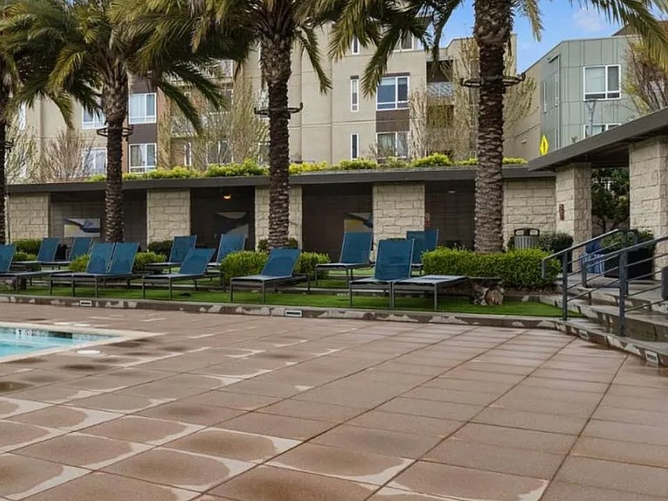 Clubhouse + Junior Olympic pool (cabanas, BBQs, fire pits). Community lounge, private cabanas and outdoor gaming areas
