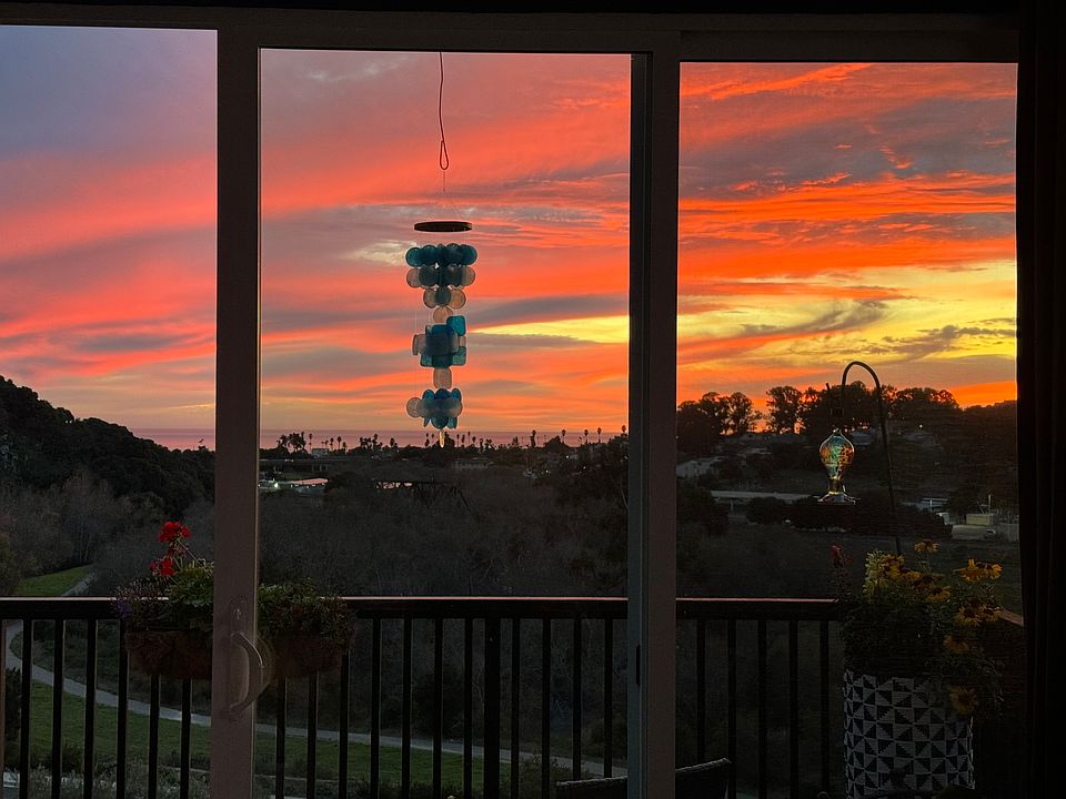 Beautiful ocean views from all rooms
Open space in front of house, not looking down on any other homes