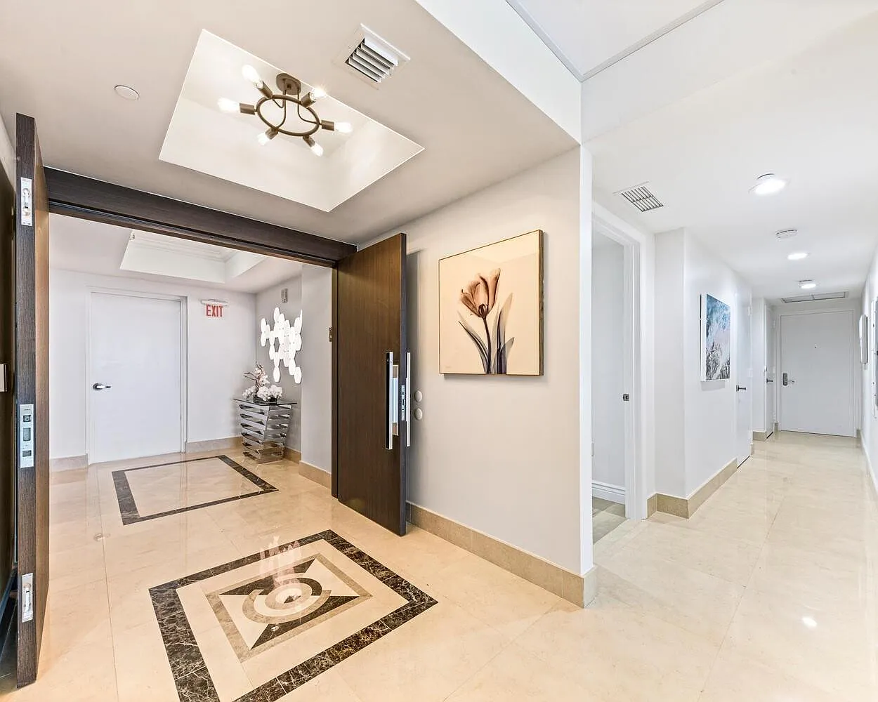 3 bed, 3.0 bath, 2380 sqft, $12,500 — Photo 3