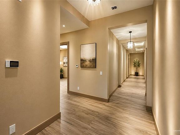 2nd image of 3005 E Ebano St