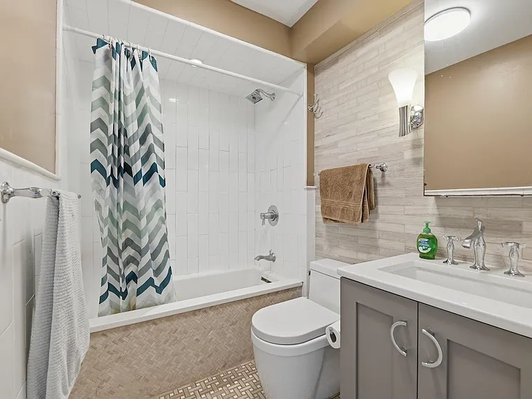 500 Jefferson St #5 — Photo 15