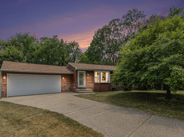 1864 Junewood Ct SE, Lowell, MI 49331