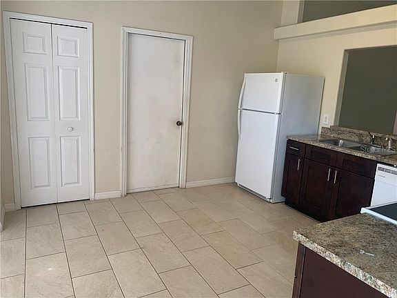 5th image of 2605 Huntington Ct