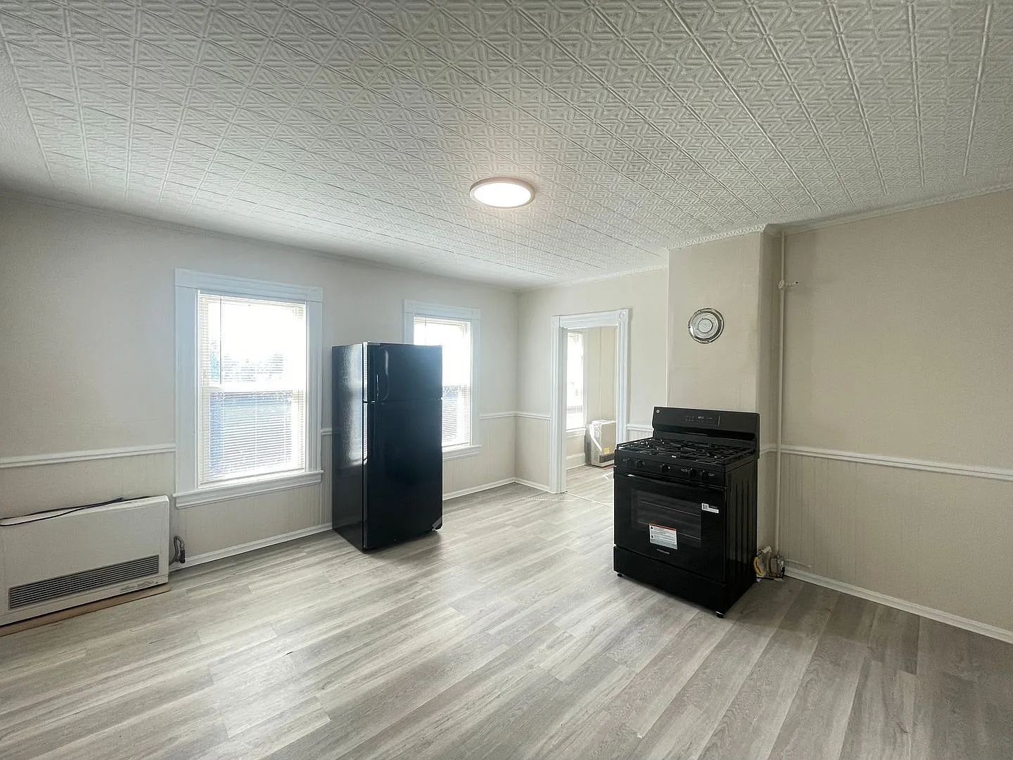 4 bed, 1.0 bath, $2,295 — Photo 2